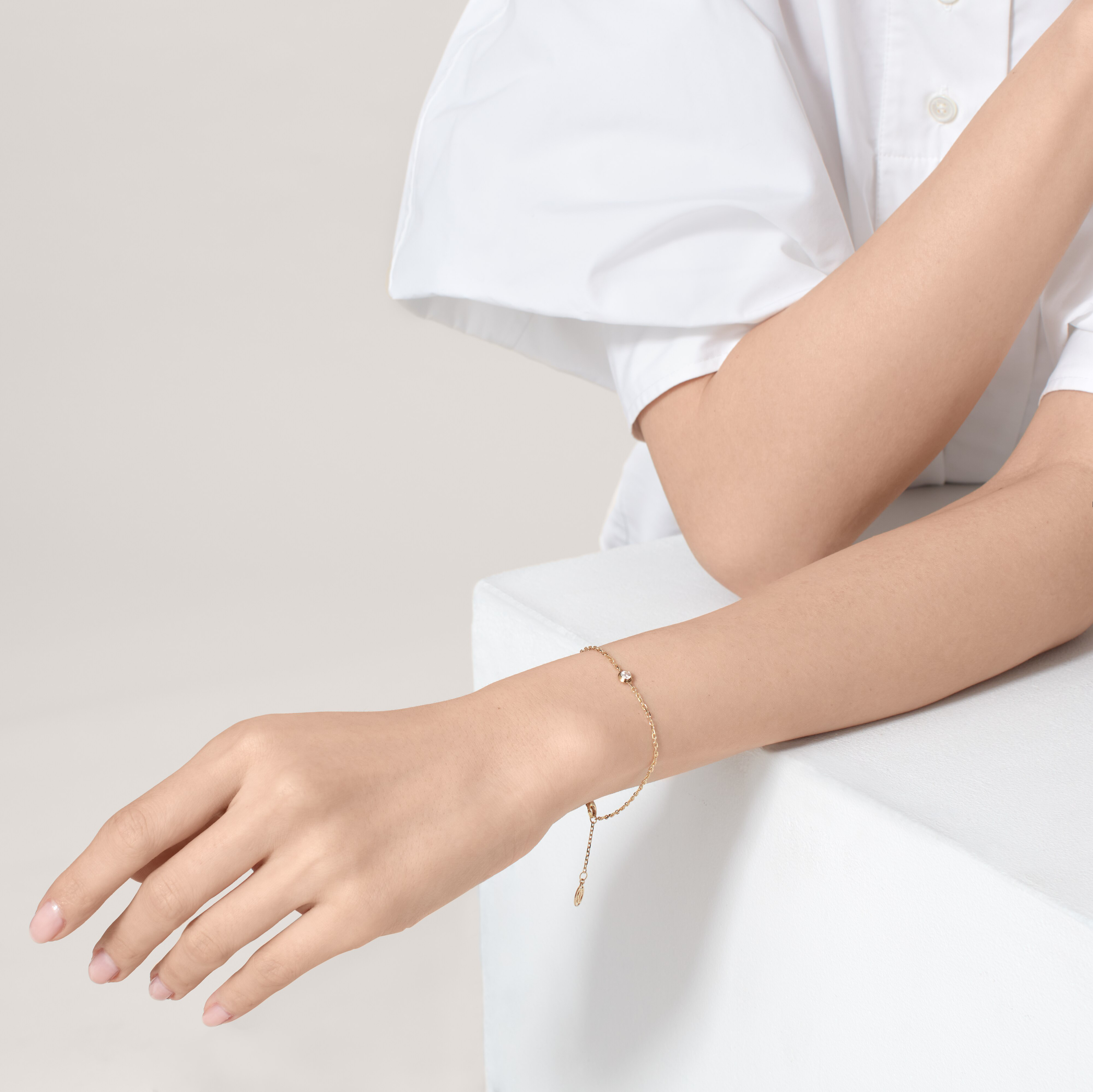 까르띠에 다무르 브레이슬릿, 브릴리언트 컷 다이아몬드, 미디엄(medium) 모델